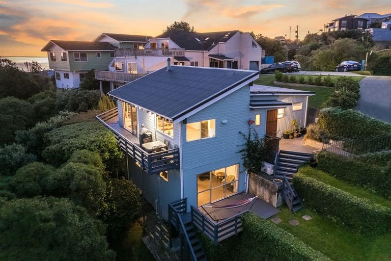 Photo of property in 22 Gordon Road, Plimmerton, Porirua, 5026