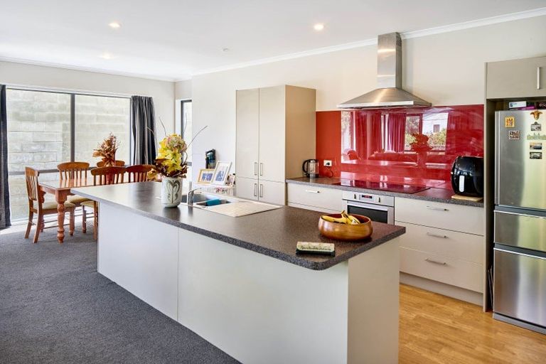 Photo of property in 23 View Road, Titahi Bay, Porirua, 5022