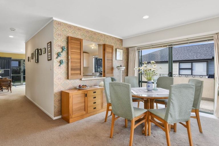 Photo of property in 35 Trotting Terrace, Fairview Heights, Auckland, 0632