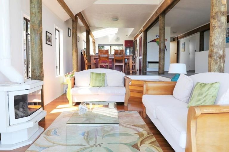 Photo of property in 38 Waterview Road, Stanley Point, Auckland, 0624