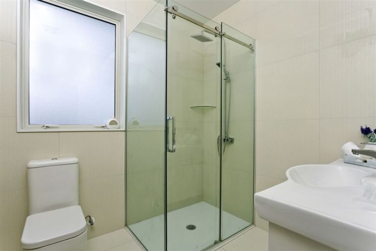 Photo of property in 519 East Coast Road, Murrays Bay, Auckland, 0630