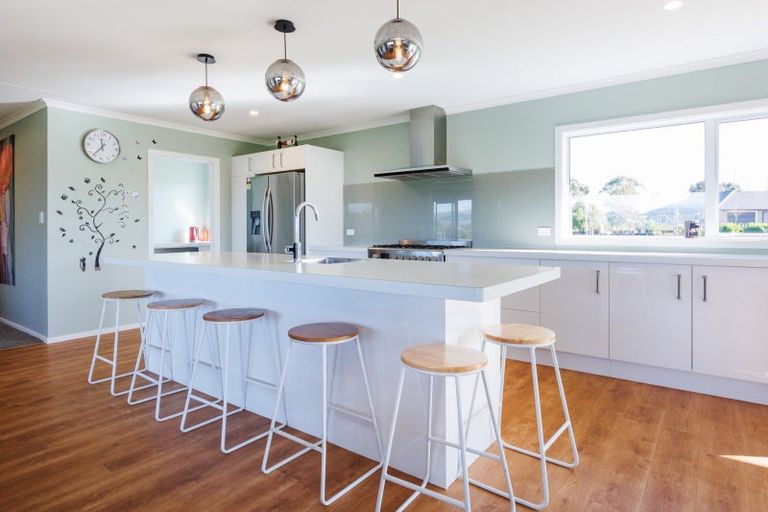 Photo of property in 21 Loveston Lane, Kelvin Grove, Palmerston North, 4470