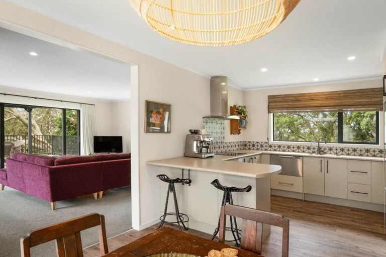 Photo of property in 37 Pohutukawa Drive, Athenree, Katikati, 3177