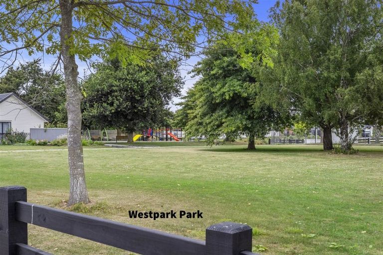 Photo of property in 10 Pembrook Close, Rangiora, 7400