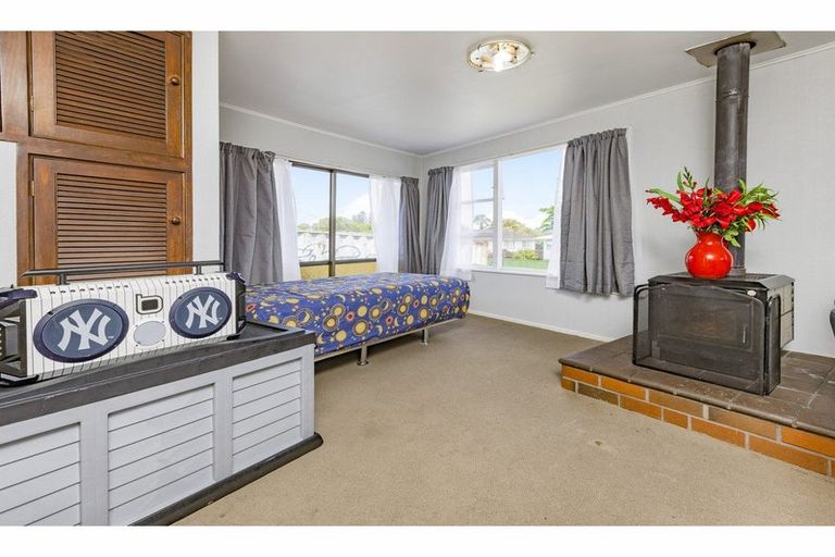 Photo of property in 27 Gainsborough Street, Manurewa, Auckland, 2102