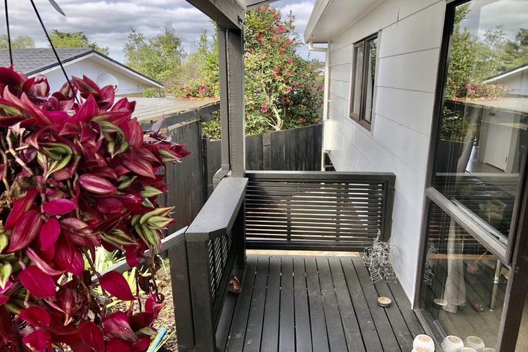 Photo of property in 1/6 Peterhouse Place, West Harbour, Auckland, 0618