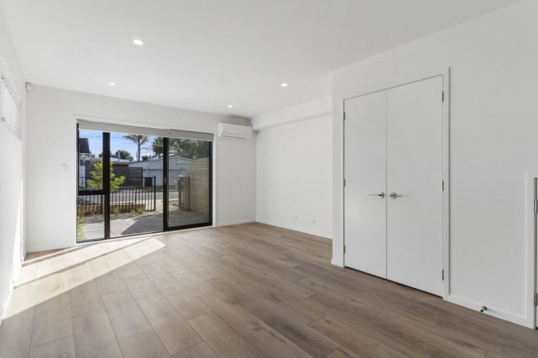 Photo of property in 2a Stokes Avenue, Te Atatu Peninsula, Auckland, 0610