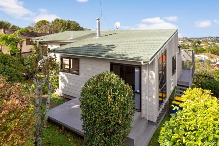 Photo of property in 51 Hobsonville Road, West Harbour, Auckland, 0618