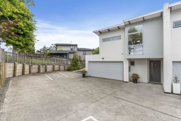 Photo of property in 12/20 Schnapper Rock Road, Schnapper Rock, Auckland, 0632