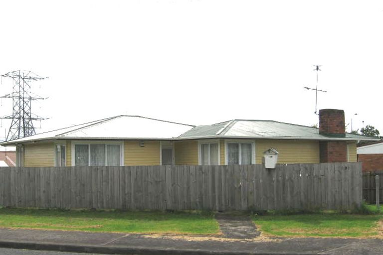 Photo of property in 19 Marewa Street, Te Atatu South, Auckland, 0610