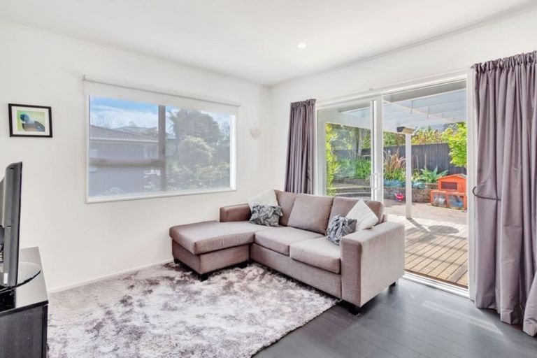 Photo of property in 2/30 Carlisle Road, Browns Bay, Auckland, 0630