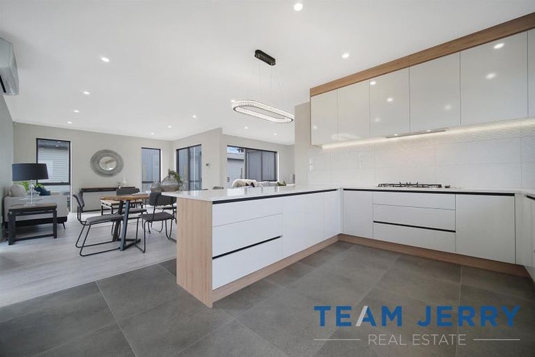 Photo of property in 2 Gertrude Cole Road, Clarks Beach, 2122