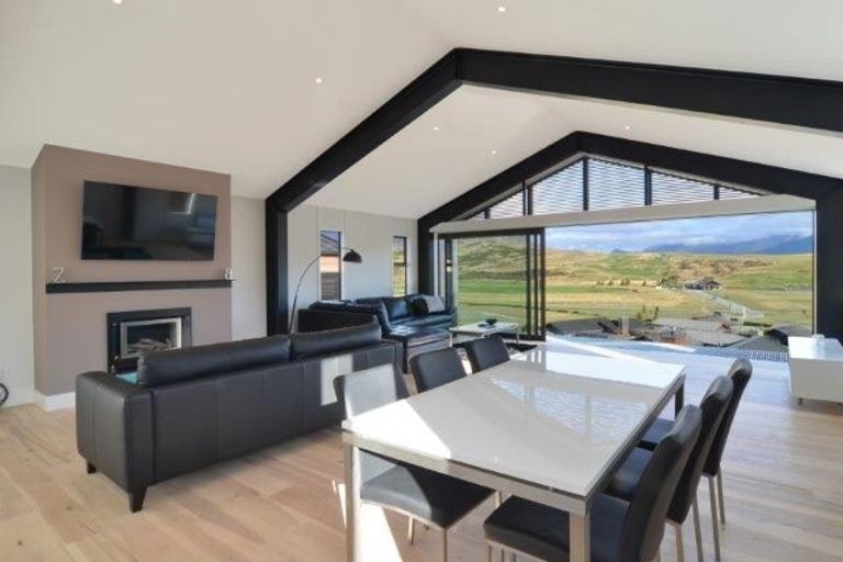 Photo of property in 5a Jackby Court, Jacks Point, Queenstown, 9371