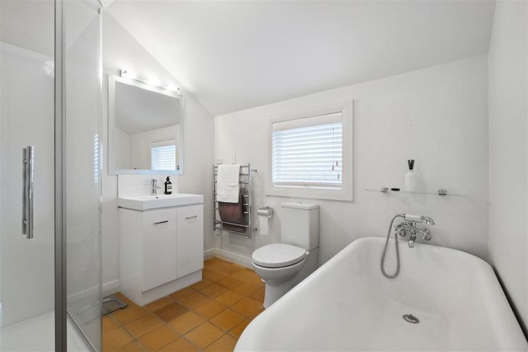 Photo of property in 1/49 Rawene Road, Birkenhead, Auckland, 0626