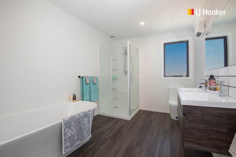 Photo of property in 42 Mcneil Street, Balclutha, 9230