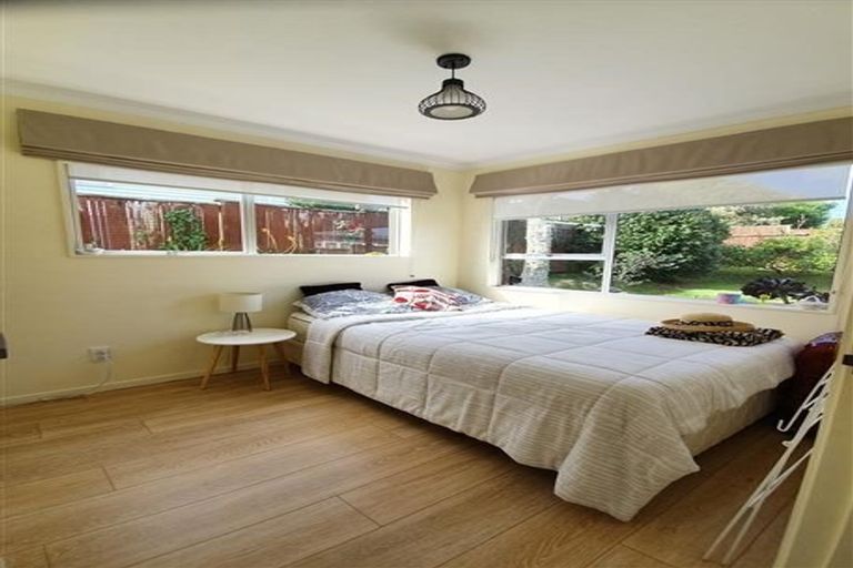 Photo of property in 2/18a Sherwood Avenue, Te Atatu South, Auckland, 0610