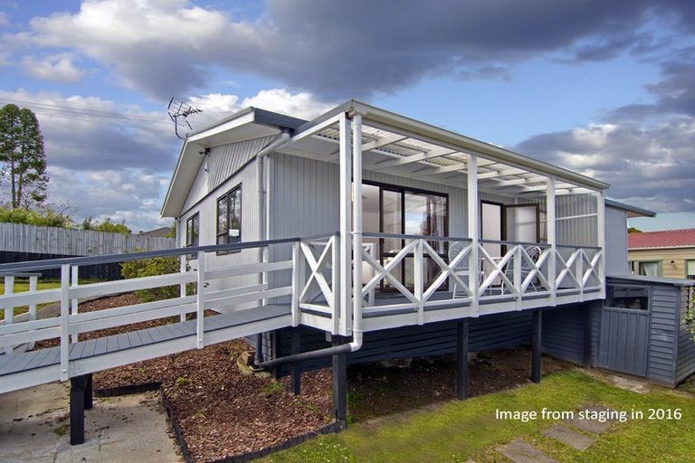 Photo of property in 2/14 Kelkirk Street, Kelston, Auckland, 0602