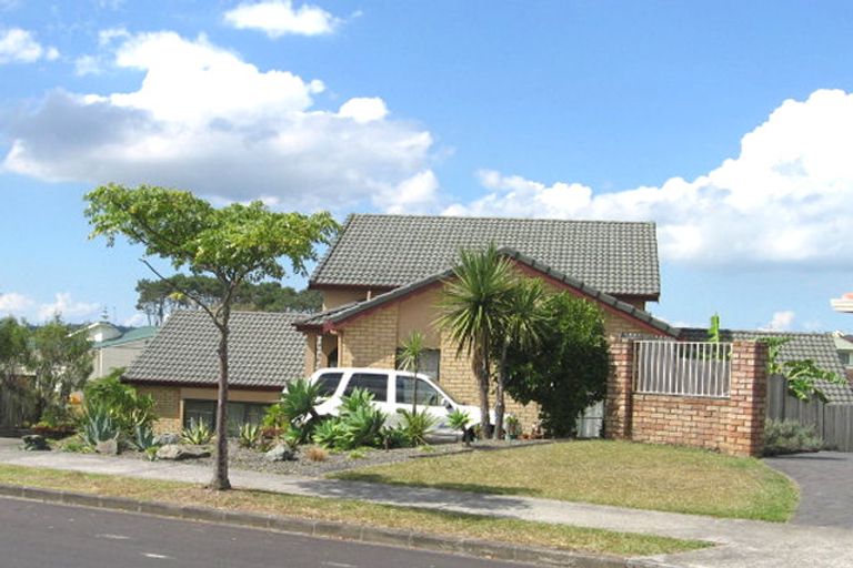 Photo of property in 13 Vermeer Place, West Harbour, Auckland, 0618