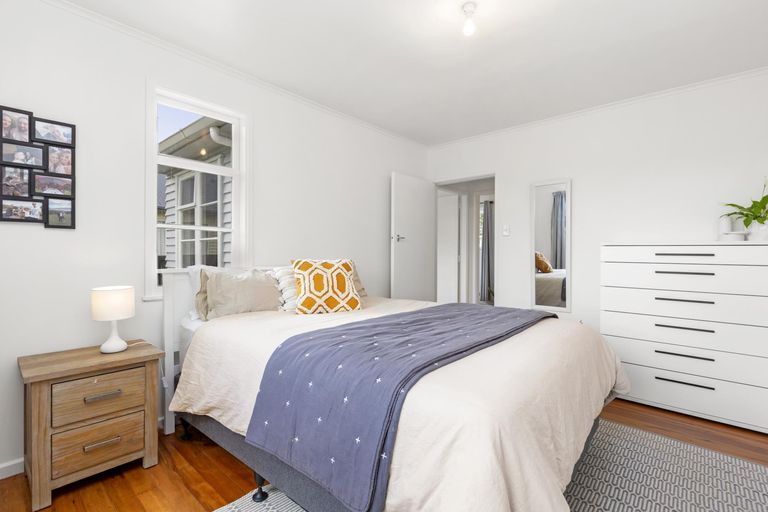 Photo of property in 82 Alfred Street, Fairfield, Hamilton, 3214