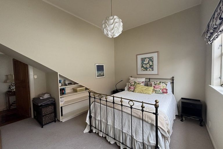 Photo of property in 24 Harbour View Road, Northland, Wellington, 6012