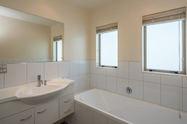 Photo of property in 61 Quadrant Heights, Paraparaumu, 5032