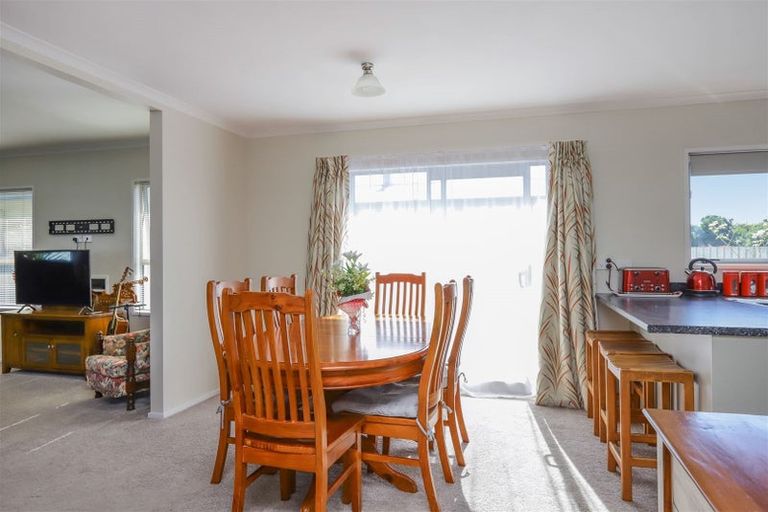 Photo of property in 3 Kirkcaldy Place, Flaxmere, Hastings, 4120