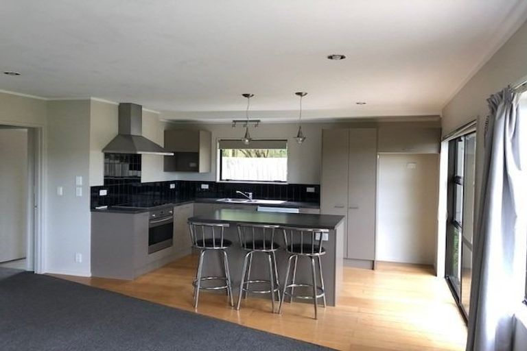 Photo of property in 1/42 Woodlands Crescent, Browns Bay, Auckland, 0630