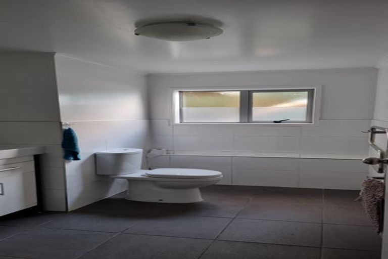 Photo of property in 237 Sunset Road, Sunnynook, Auckland, 0632