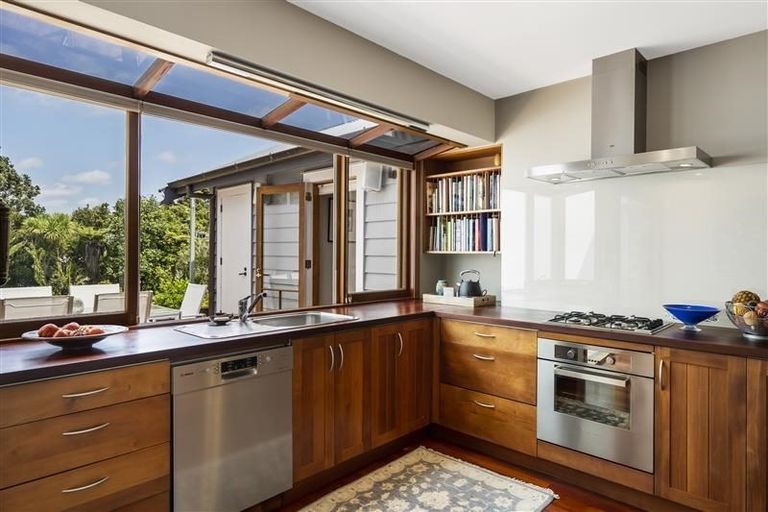 Photo of property in 18 Marie Avenue, Red Beach, 0932