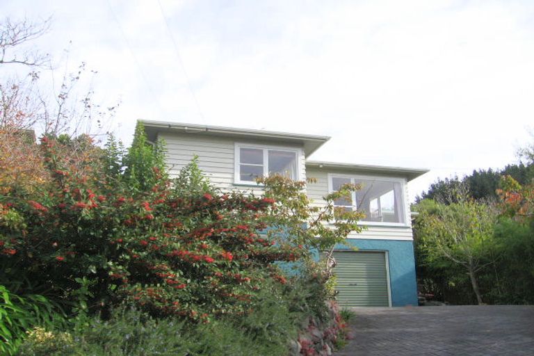 Photo of property in 62 Kiwi Crescent, Tawa, Wellington, 5028