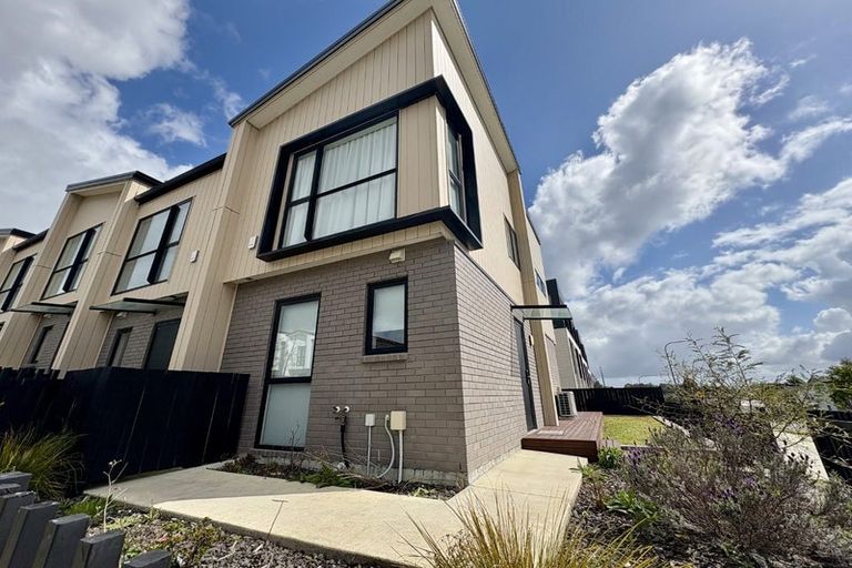 Photo of property in 1 Rana Road, Flat Bush, Auckland, 2019