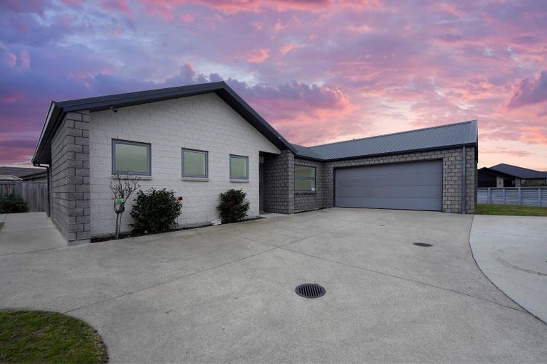 Photo of property in 2 Cupples Street, Papamoa Beach, Papamoa, 3118
