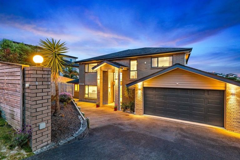 Photo of property in 3 Bintulu Place, Fairview Heights, Auckland, 0632