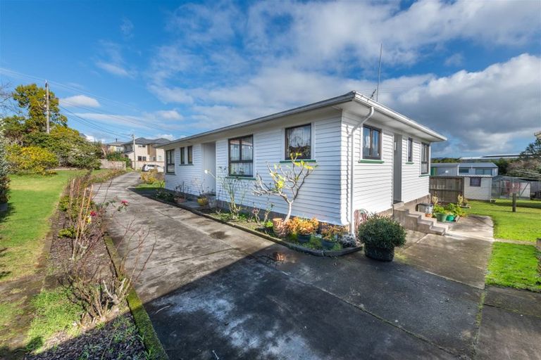 Photo of property in 72a Sylvan Crescent, Te Atatu South, Auckland, 0610
