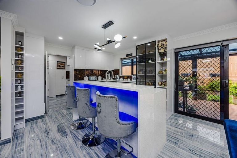 Photo of property in 29a Plumley Crescent, Mangere, Auckland, 2022