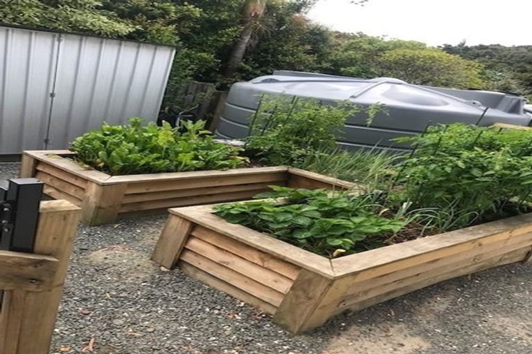 Photo of property in 77 Brian Crescent, Stanmore Bay, Whangaparaoa, 0932