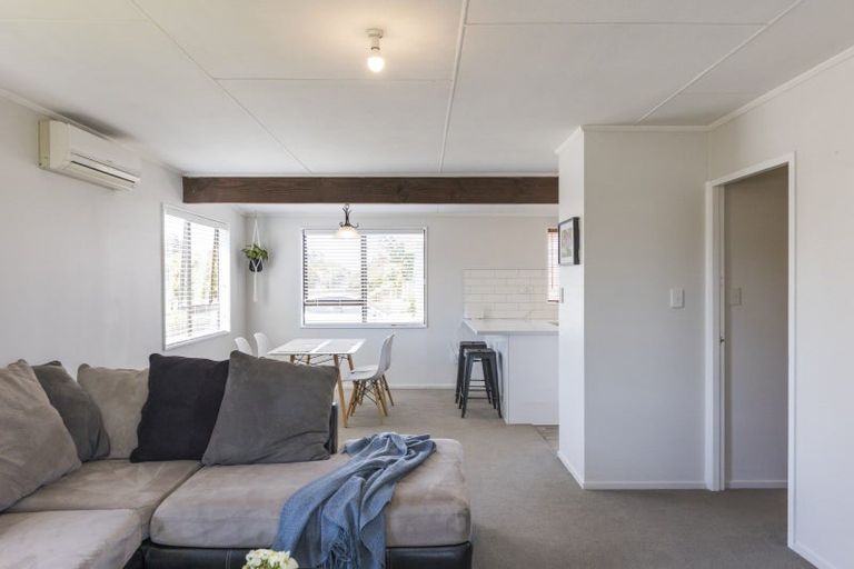 Photo of property in 2 Chatsworth Place, Highbury, Palmerston North, 4412