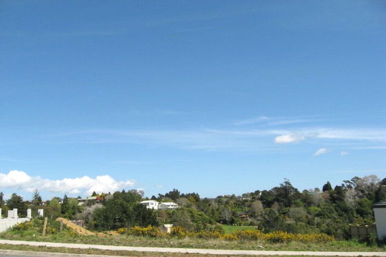 Photo of property in 193 Heta Road, Highlands Park, New Plymouth, 4312