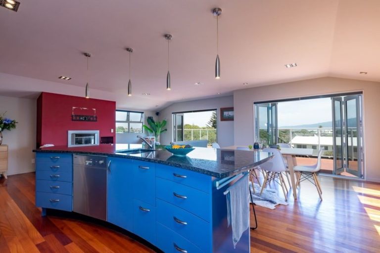 Photo of property in 15 Jane Street, Waikanae Beach, Waikanae, 5036
