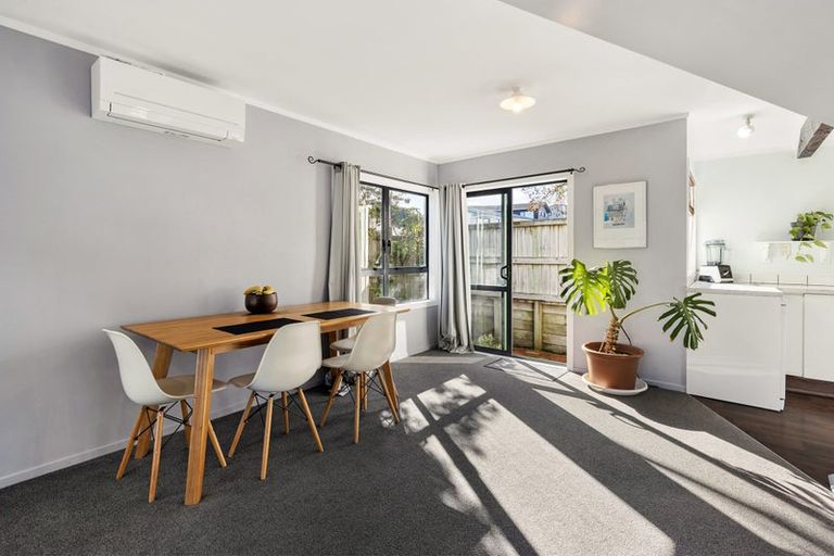 Photo of property in 60 Frobisher Street, Island Bay, Wellington, 6023
