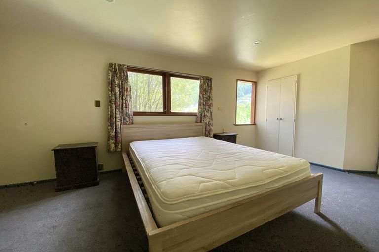 Photo of property in 16 Mackinnon Terrace, Sunshine Bay, Queenstown, 9300