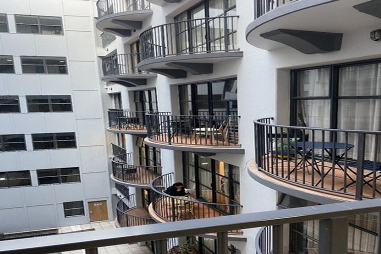 Photo of property in Atrium Towers, 4h/154 The Terrace, Wellington Central, Wellington, 6011