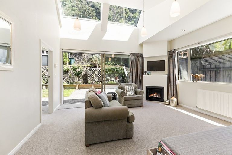 Photo of property in 118 Breaker Bay Road, Breaker Bay, Wellington, 6022