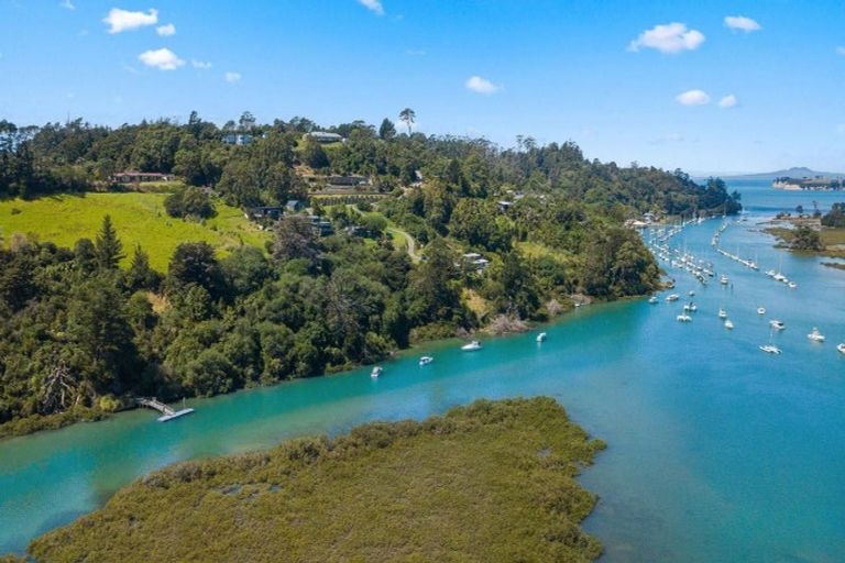 Photo of property in 90 Cedar Terrace, Stanmore Bay, Whangaparaoa, 0932