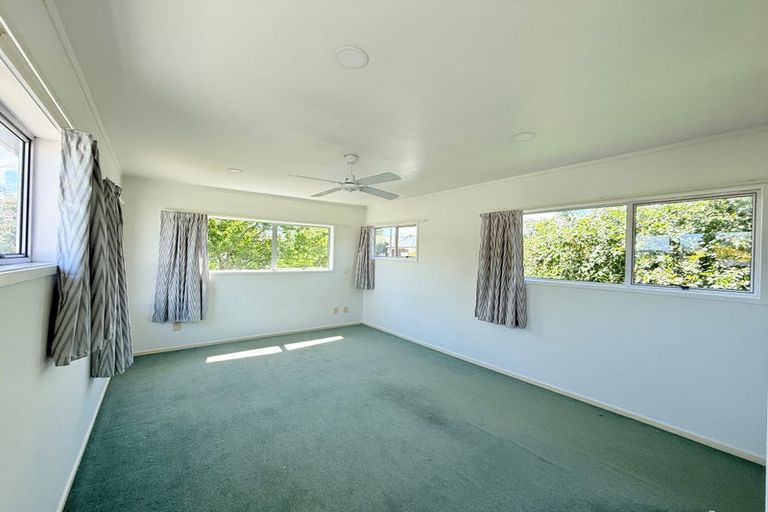 Photo of property in 1 Anakiwa Place, Milford, Auckland, 0620