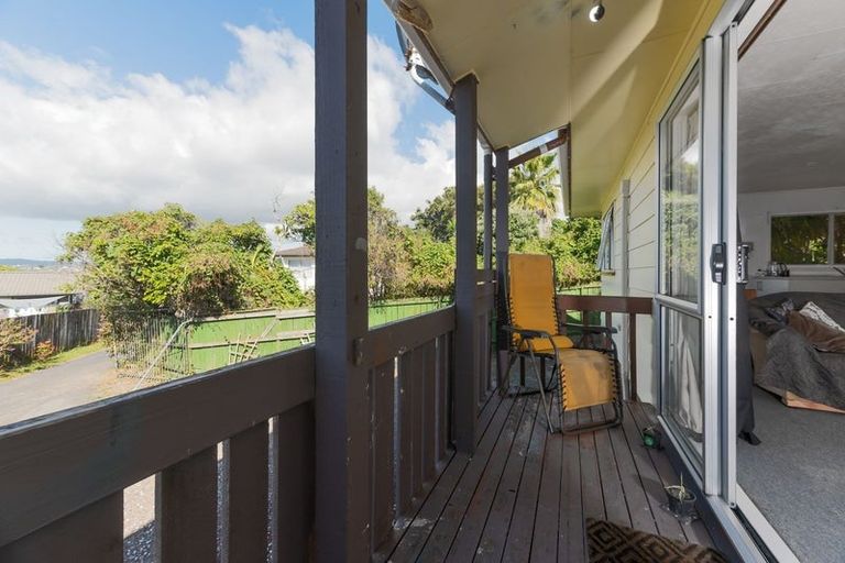 Photo of property in 5 Edgware Road, West Harbour, Auckland, 0618