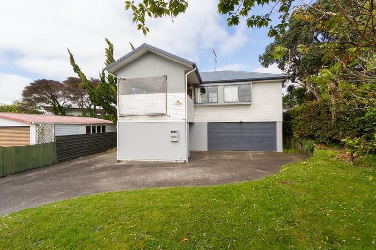 Photo of property in 17a Covil Avenue, Te Atatu South, Auckland, 0610