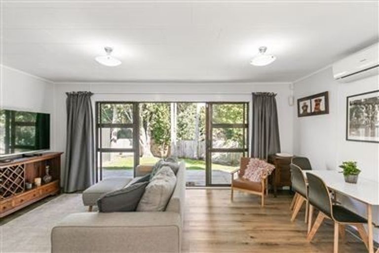 Photo of property in 1/34 Drome View Place, Beach Haven, Auckland, 0626