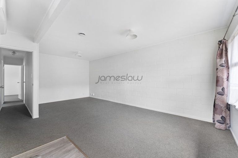 Photo of property in 44 Chippendale Crescent, Birkdale, Auckland, 0626