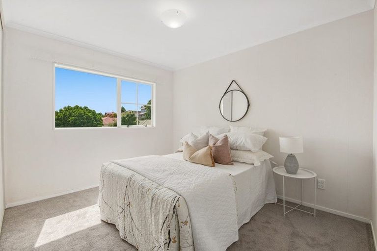 Photo of property in 28 Tyburn Lane, Unsworth Heights, Auckland, 0632